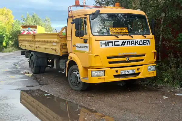 Грузовой КАМАЗ «НПС//Лакдей»